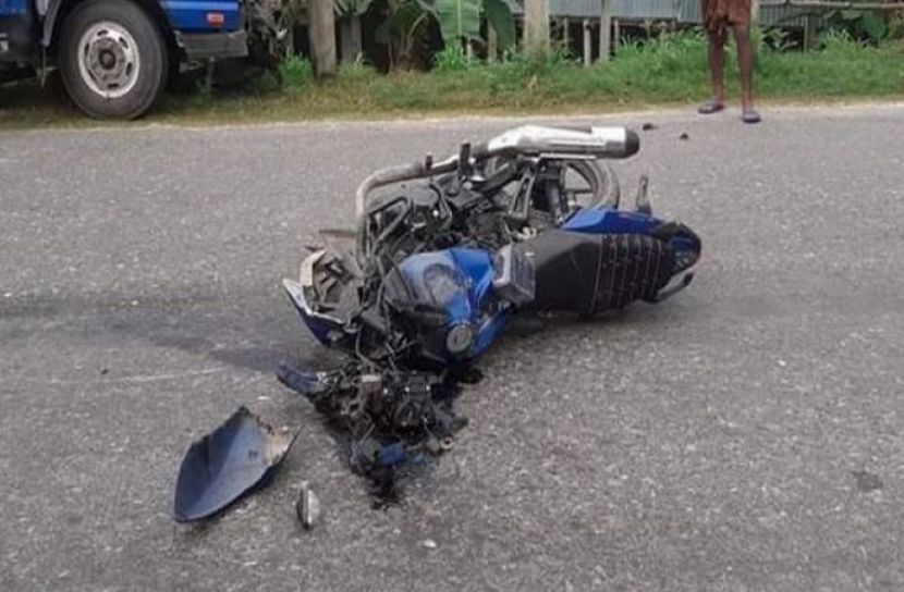 কাভার্ডভ্যান চাপায় দুই বিক্রয়কর্মী নিহত