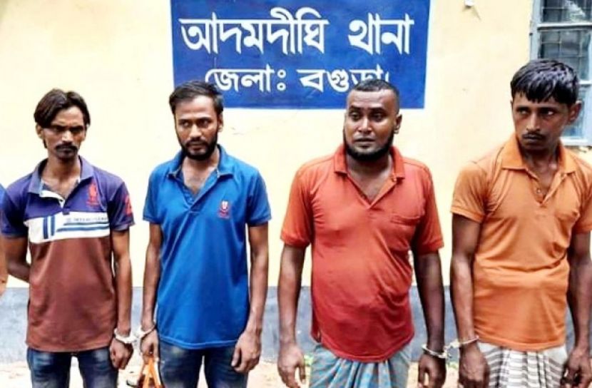 অটোরিকশা ছিনতাইয়ের ঘটনায় গ্রেফতাররা।