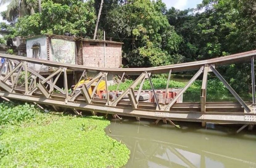 ভেঙে পড়লো বেইলি ব্রিজ।
