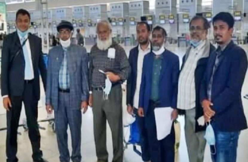 দেশে ফেরত আসা বাংলাদেশি নাগরিকরা
