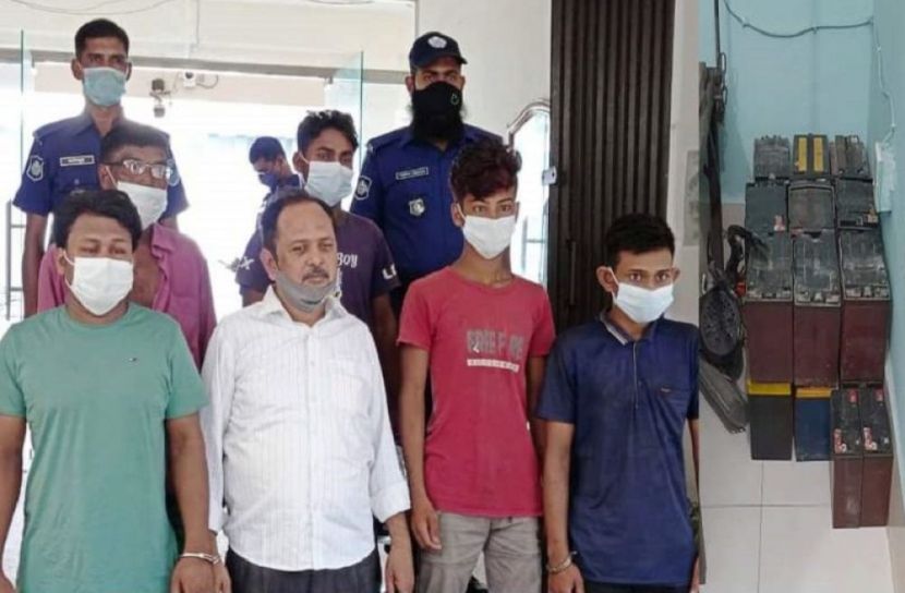 বোয়ালমারীতে চোরাই ব্যাটারীসহ পাঁচ চোর আটক
