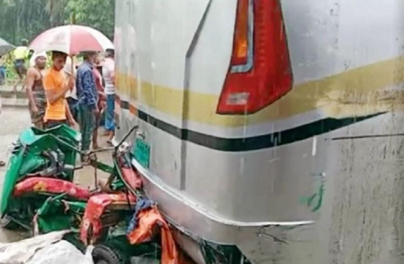 কুমিল্লায় বাসচাপায় নিহত ৪