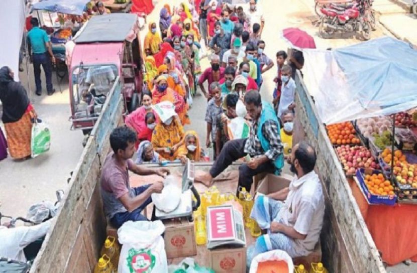 বাড়তি দামে বিক্রি হচ্ছে আটা