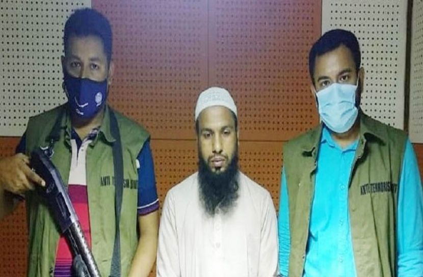জঙ্গি সন্দেহে উগ্রপন্থী বইসহ প্রকাশক গ্রেফতার