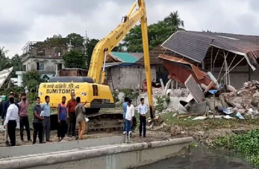 শীতলক্ষ্যা নদীর তীরের ২৫ অবৈধ স্থাপনা উচ্ছেদ