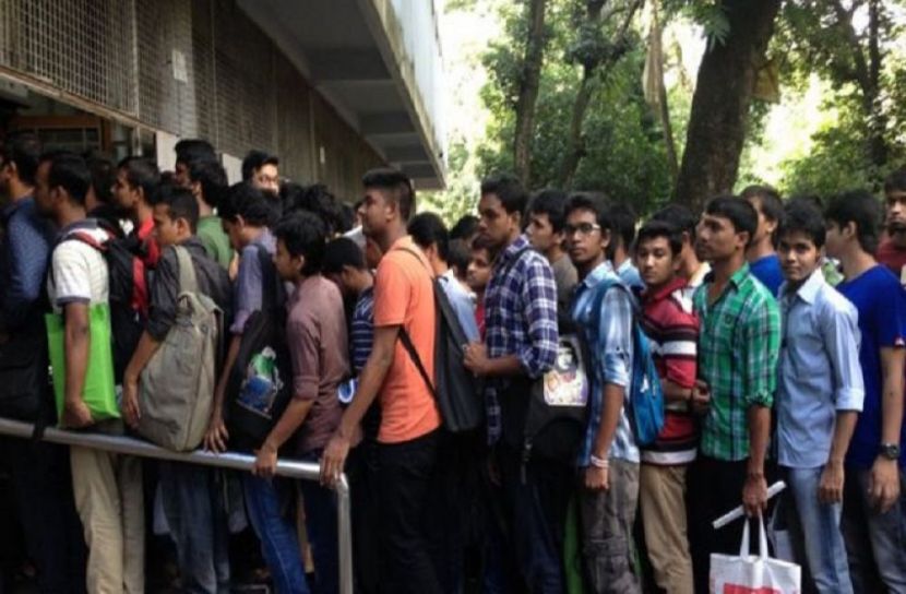 ৪১ লাখ শিক্ষার্থীর মধ্যে টিকার নিবন্ধনে ১৮ লাখ