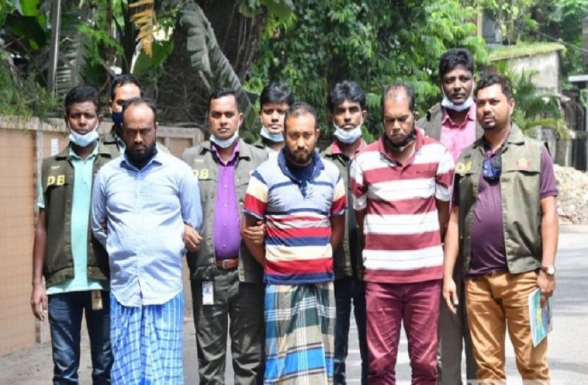 শনিবার টার্গেট করে ডাকাতি 