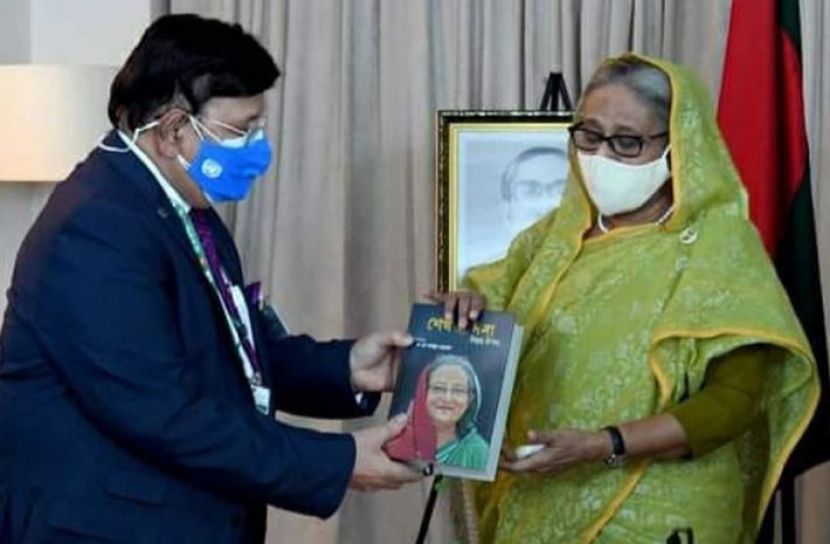 ড. মোমেনের ‘শেখ হাসিনা: বিমুগ্ধ বিস্ময়’