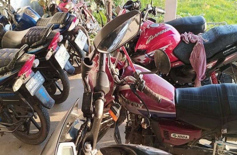 ঠাকুরগাঁওয়ে সাত মটরসাইকেলসহ জুয়াড়ি আটক