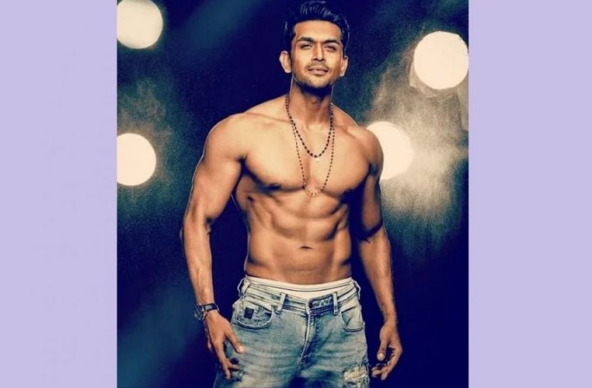 ভিন্ন লুকে আরিফিন শুভ