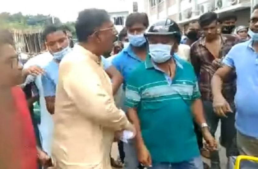 নাটোরে সিডিউল ছিনিয়ে নিলেন যুবলীগ সভাপতি (ভিডিও)