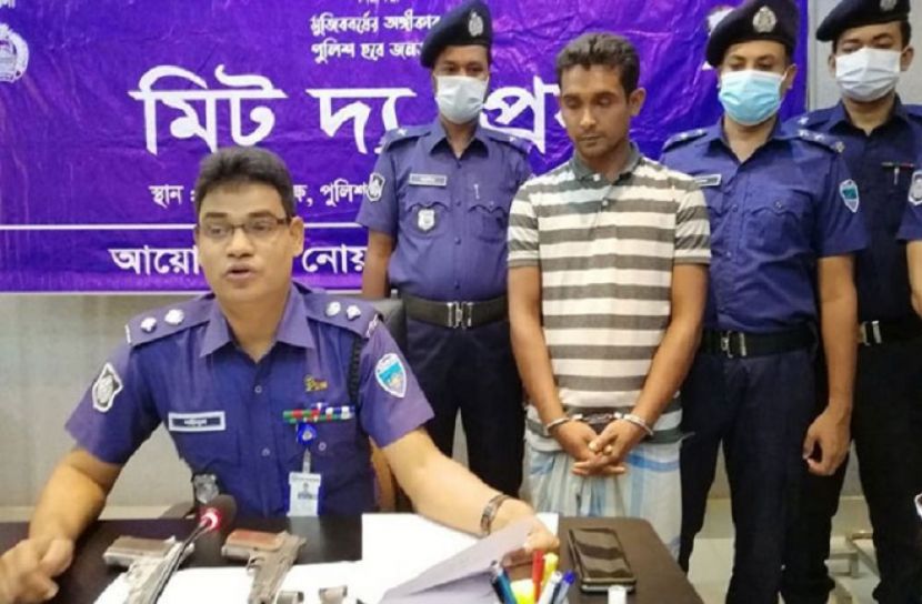 টিটু বাহিনীর সহকারী অস্ত্রসহ গ্রেফতার