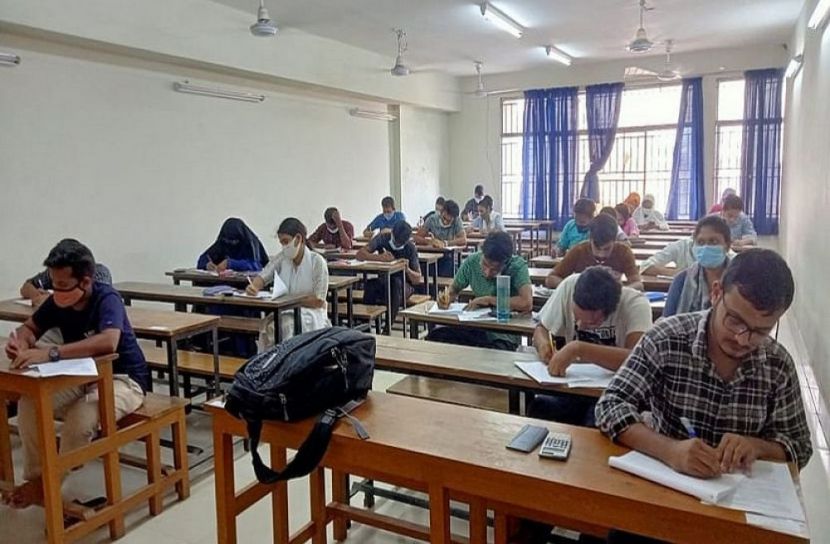 জবিতে সশরীরে পরীক্ষা শুরু