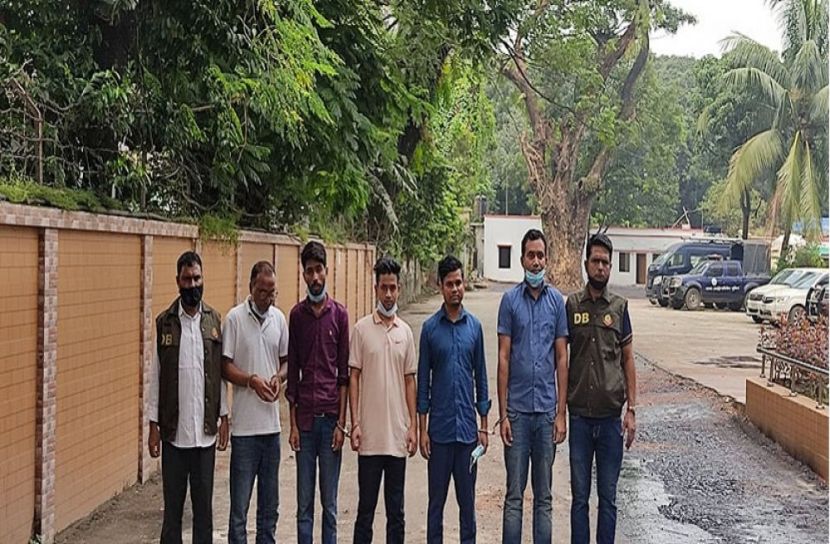 অনলাইনে সুদকারবার, গ্রেফতার ৫
