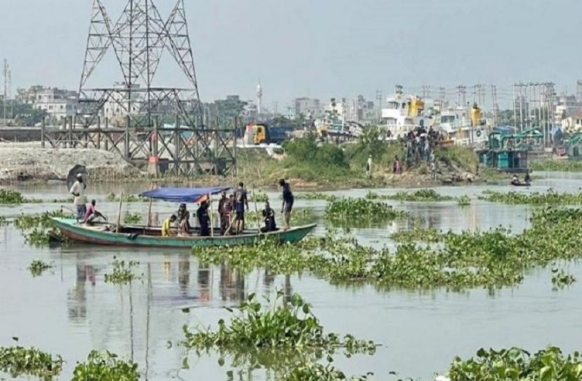 তুরাগ নদে ট্রলারডুবি