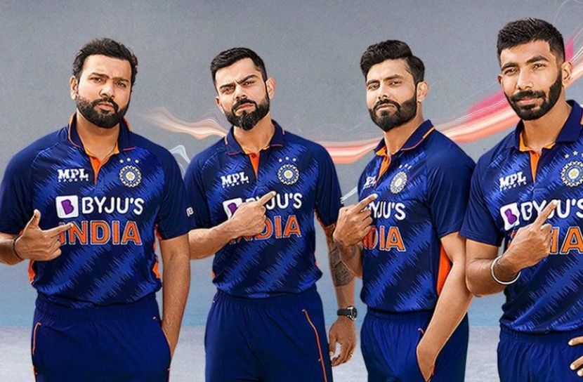কোহলিদের গায়ে নতুন জার্সি