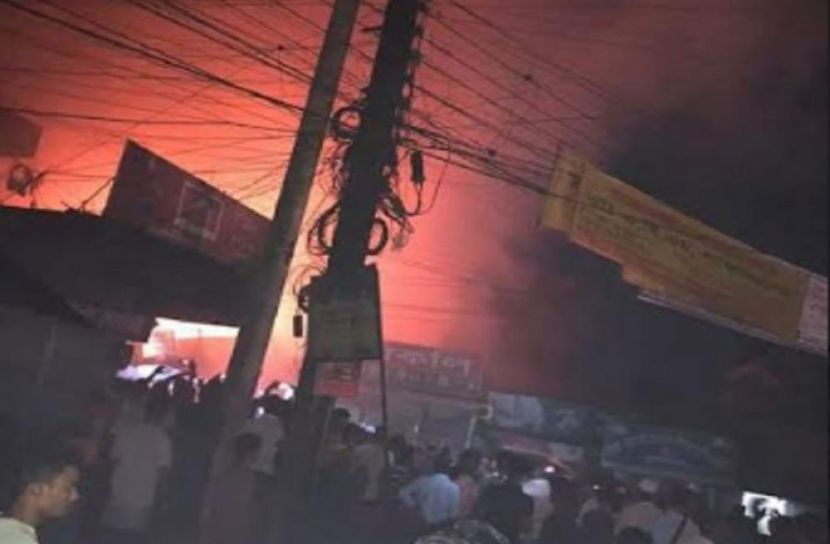 নোয়াখালীতে চার দোকান পুড়ে ছাই