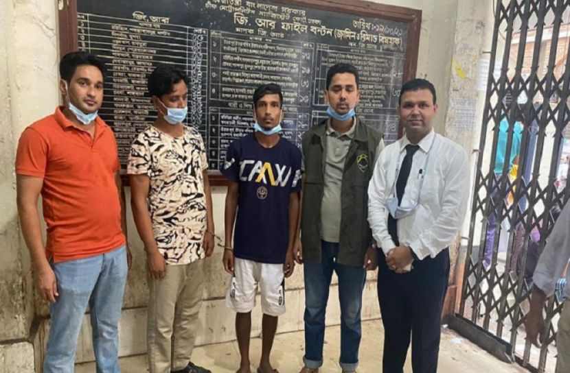 যুবলীগ চেয়ারম্যান পরিচয়ে চাঁদাবাজি