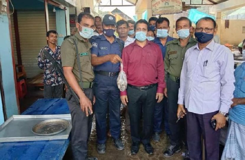 চিংড়ি মাছের পেটে জেল, ৭ হাজার টাকা জরিমানা 