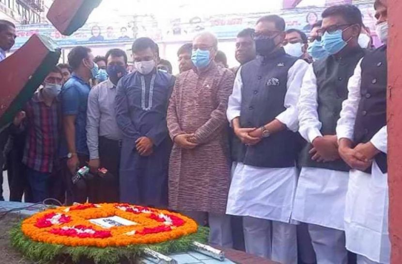গণতন্ত্র প্রাতিষ্ঠানিক রূপ পায়নি