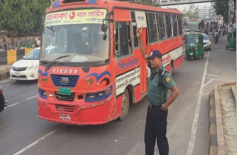 অতিরিক্ত ভাড়া নিলেই রুট পারমিট বাতিল