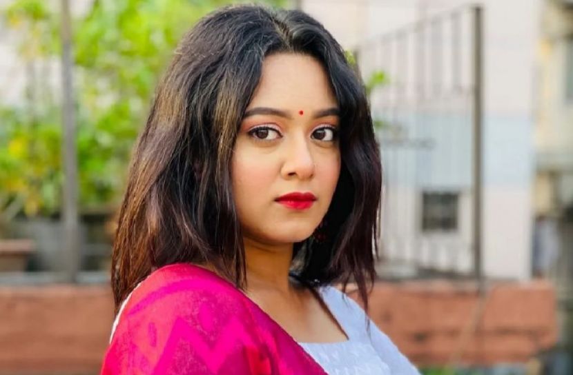 দীর্ঘ বিরতিতে যাচ্ছেন দীঘি