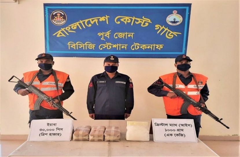টেকনাফে বিপুল পরিমাণ ক্রিস্টাল ও ইয়াবা উদ্ধার 