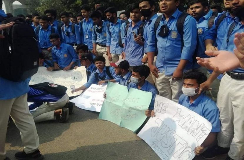 হাফ ভাড়ার দাবিতে আজও সড়ক অবরোধ