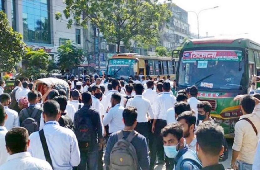 রাষ্ট্র থেকে আসুক “হাফ পাস” সমাধান