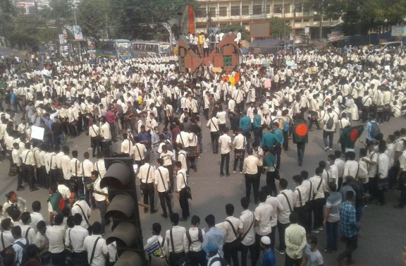 শিক্ষার্থীদের হাফ ভাড়া নিশ্চিত করতে হবে
