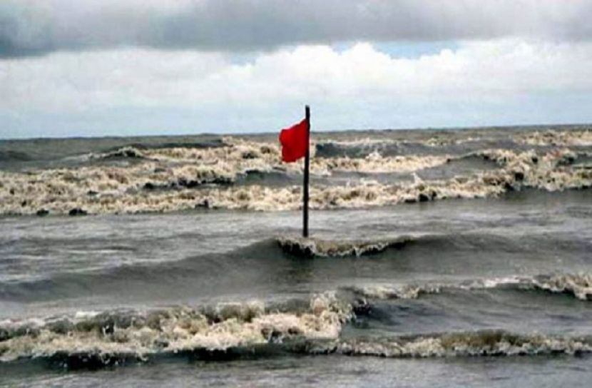 সাগরে ঘূর্ণিঝড়, বন্দরে ২ নম্বর সংকেত