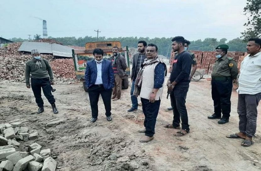 বোয়ালমারীতে গোল্ডেন ইটভাটাকে ৫০ হাজার টাকা জরিমানা