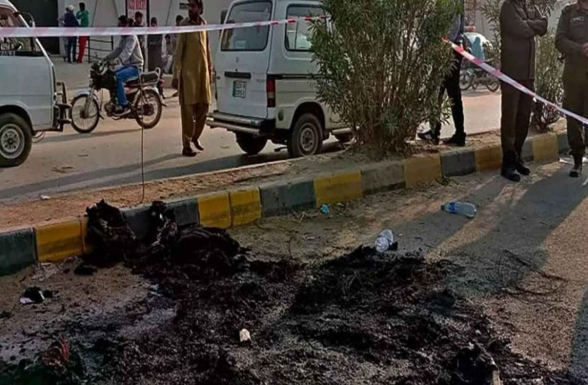 শ্রীলঙ্কান নাগরিককে পুড়িয়ে হত্যা করল পাকিস্তান
