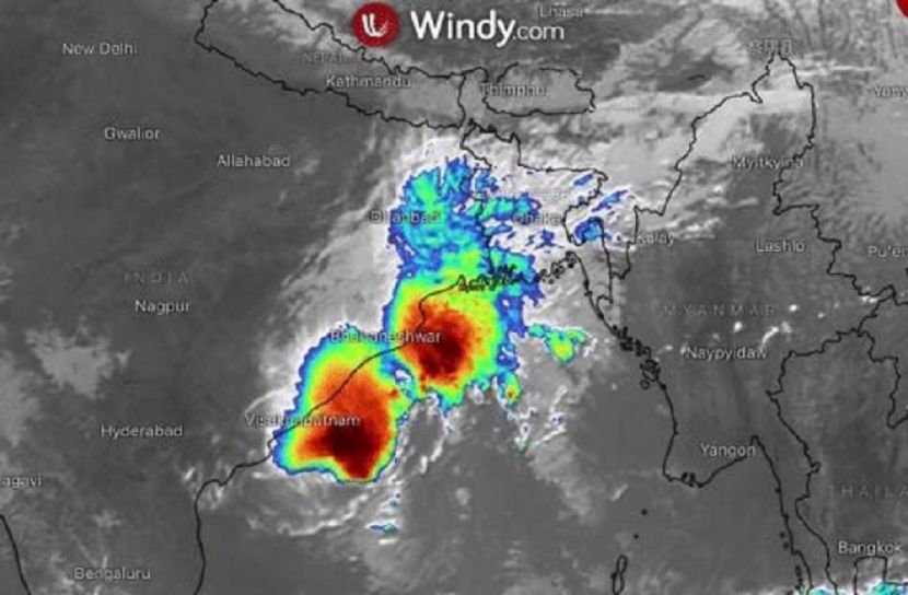 উপকূলের দিকে ঘূর্ণিঝড়, বাড়ল সংকেত