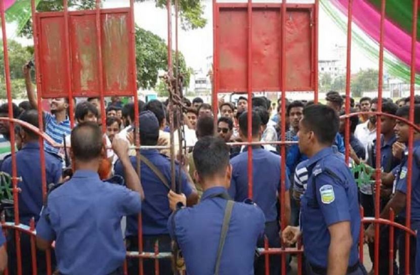 আনন্দ মোহন কলেজে ছাত্রলীগের দুই পক্ষের সংঘর্ষ