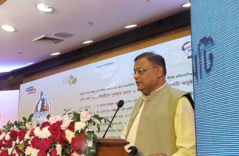নিজের গায়ে দুর্গন্ধ মেখে অপরের দুর্গন্ধ খোঁজা উচিত না