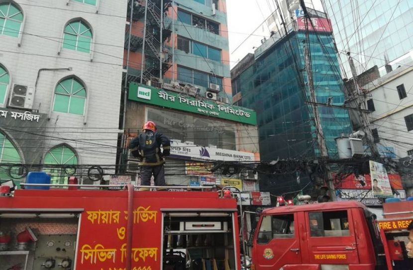 বাংলামোটরের আগুন নিয়ন্ত্রণে