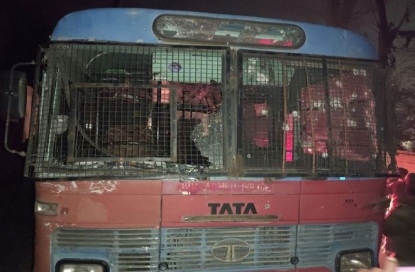 কাশ্মীরে হামলায় ৩ পুলিশ নিহত