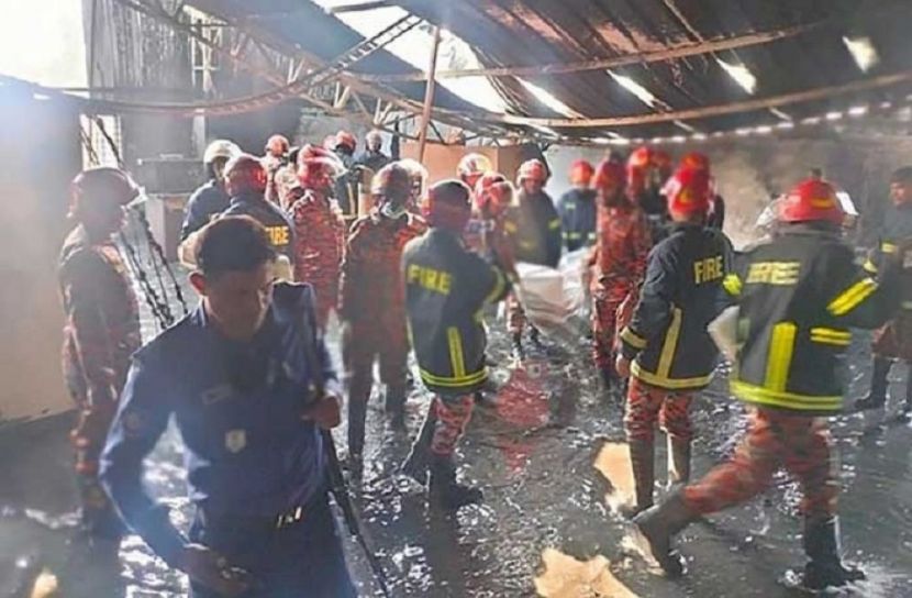 প্লাস্টিক কারখানায় ভয়াবহ আগুন, ৫ মরদেহ উদ্ধার