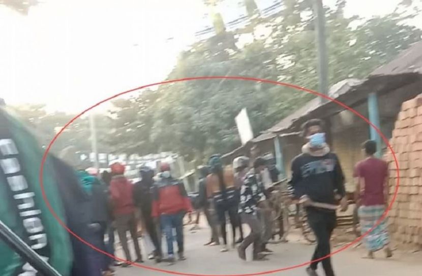 নোয়াখালীতে নৌকার প্রার্থীর সমর্থকদের অস্ত্রের মহড়া