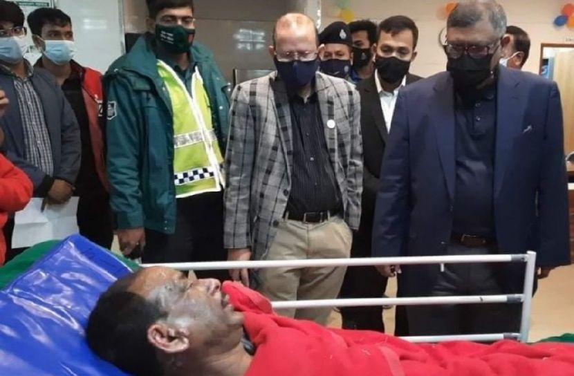 দগ্ধদের দেখতে হাসপাতালে স্বাস্থ্যমন্ত্রী