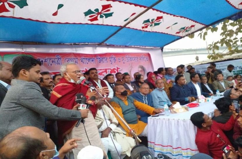 খালেদা জিয়াকে বন্দি করে রেখেছে