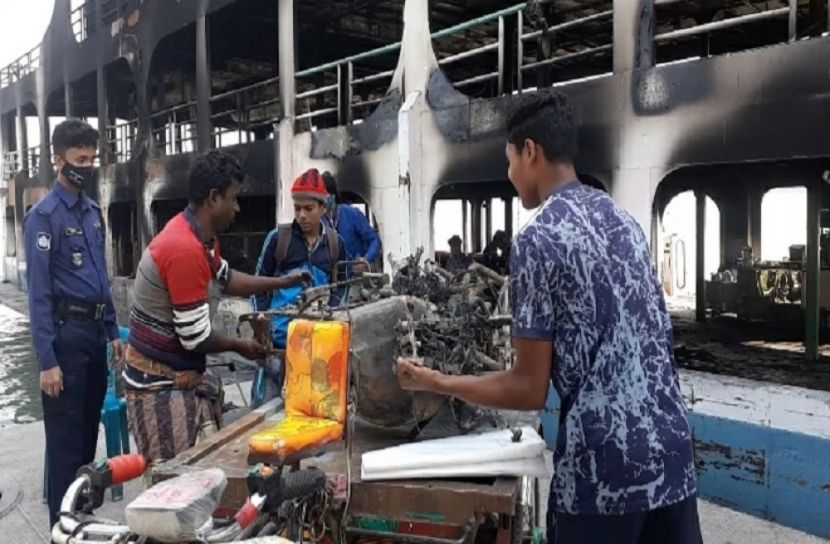 ঝালকাঠিতে সেই লঞ্চ জব্দ, ঘটনাস্থলে তদন্ত দল