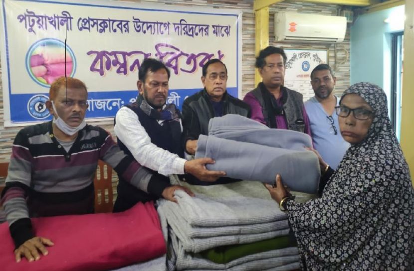 পটুয়াখালী প্রেসক্লাবের উদ্যোগে কম্বল বিতরণ