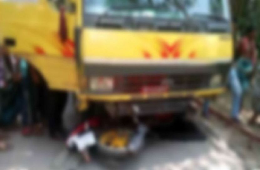 নওগাঁয় ট্রাকচাপায় নিহত ২