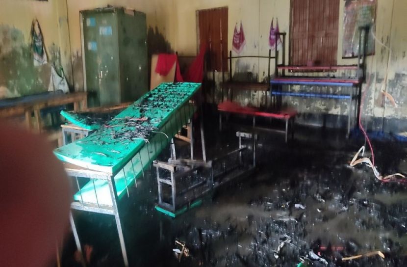 নড়িয়ায় ভোট কেন্দ্রে হামলা ও অগ্নিসংযোগ