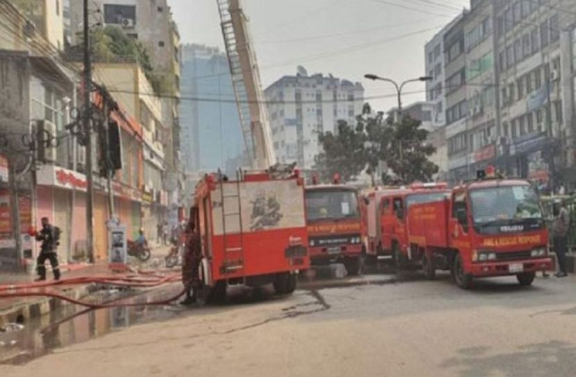 রাহাত টাওয়ারের আগুন নিয়ন্ত্রণে