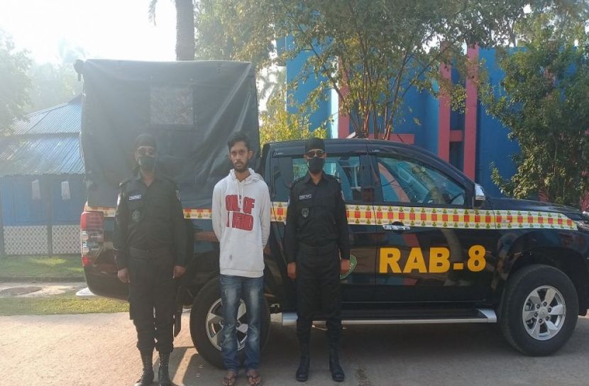 স্ত্রীর সা‌থে বন্ধুকে ‘আপত্তিকর’ অবস্থায় দেখে খুন: আটক ১
