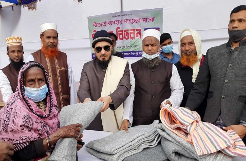 সৈয়দপুরে গাউসিয়া ইসলামিক মিশনের শীতবস্ত্র বিতরণ