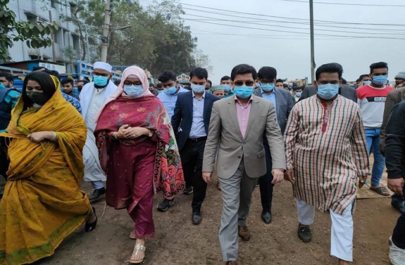 অপরিকল্পিত এই শহরকে পরিকল্পিত রূপ দেয়ার চেষ্টা করছি